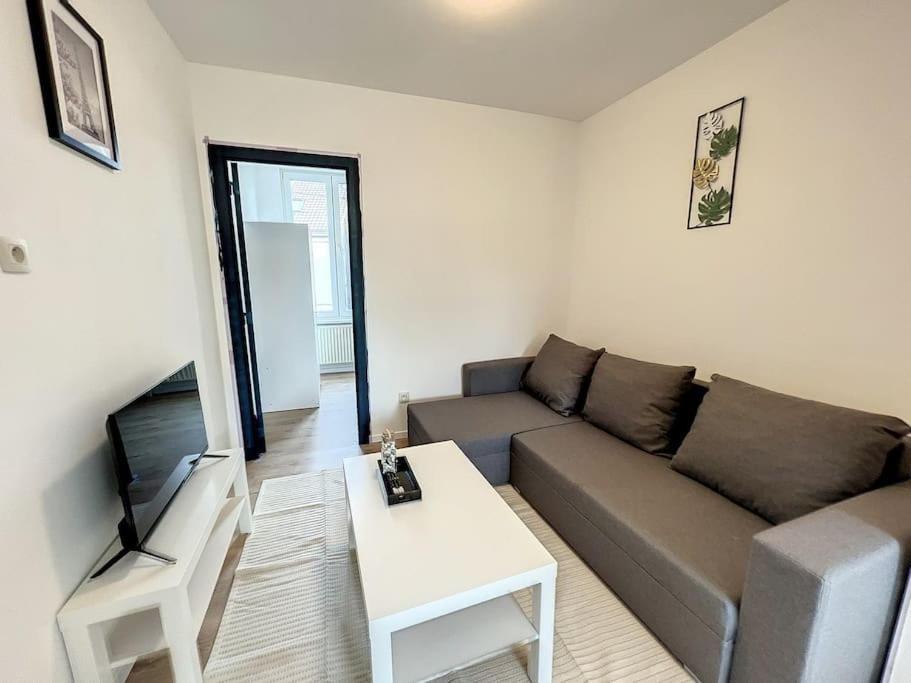 Station 173 C Bruxelles-Charleroi-Airport Apartman Kültér fotó